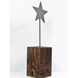 Gwiazda na drewnianej podstawie 53 cm szara